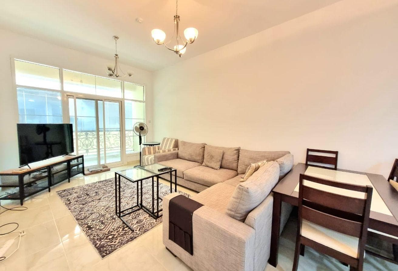 Spacious unit | Near Mall | Convertible to 2br — photo 1