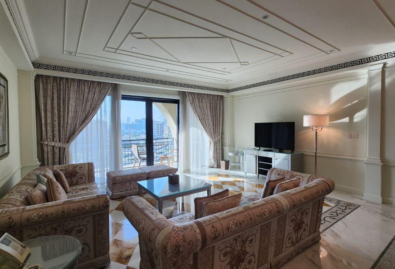 Majestic | Pool view | Luxurious 3BR unit — photo 1